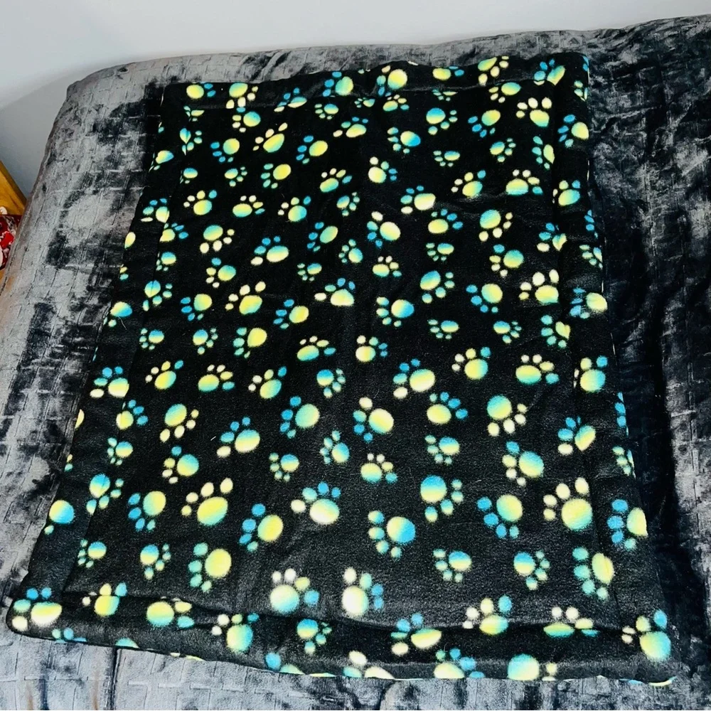 New, Tie dye paw, plush fleece bed.